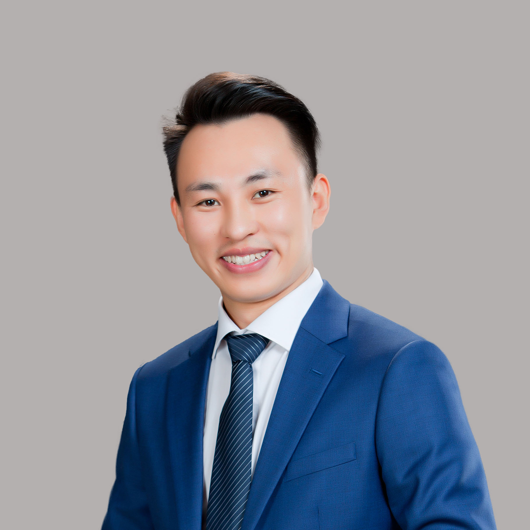 李鹏方11尺寸的个人职业照